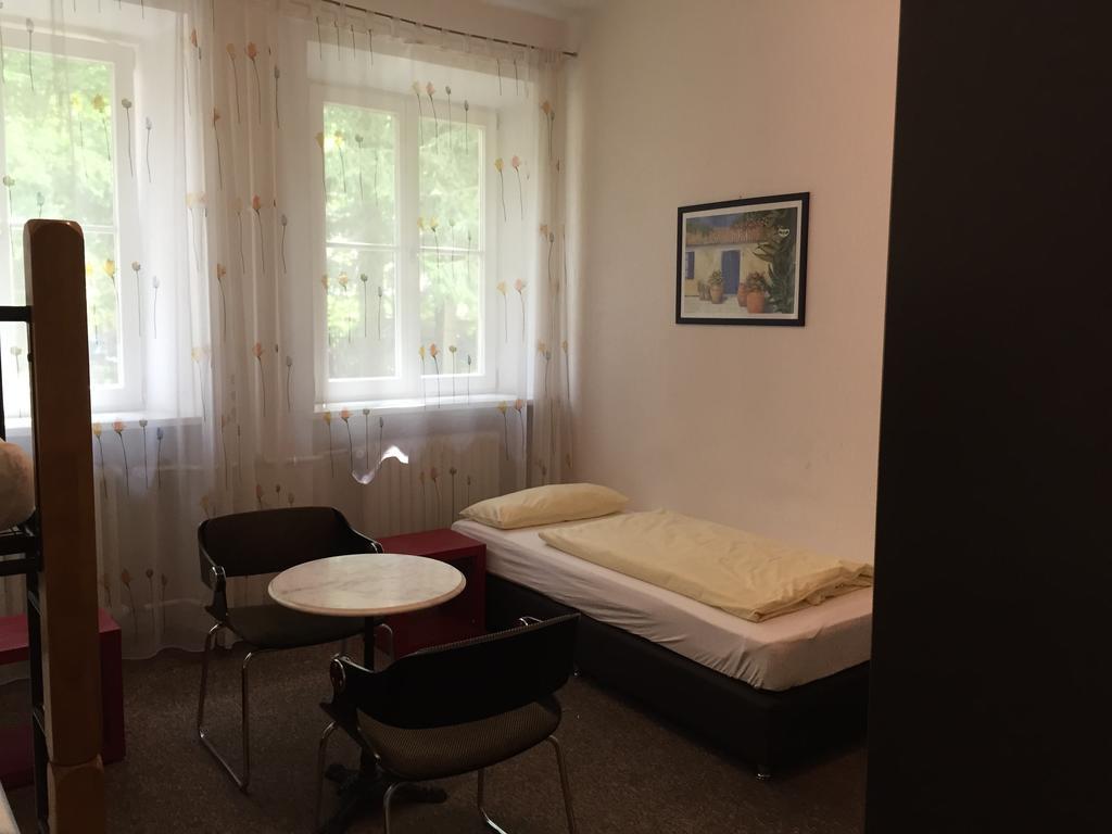 Jugendhotel Nuernberg Rum bild